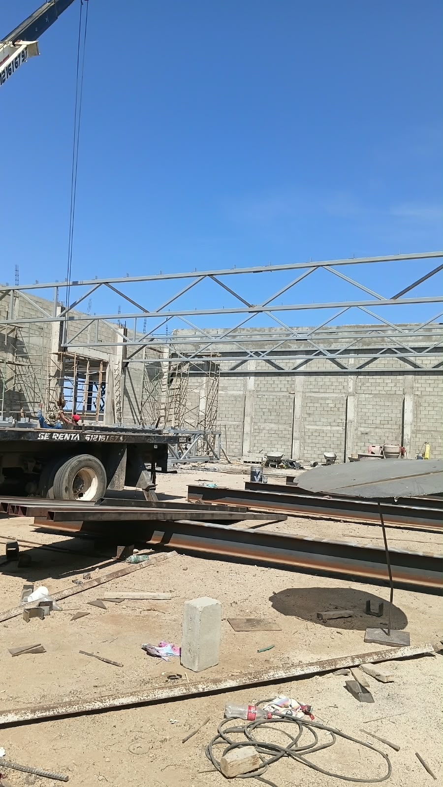 Estructura de bodega en montaje